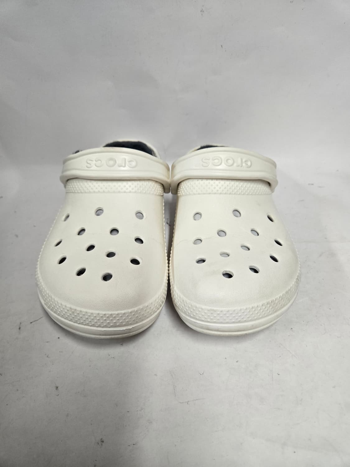 크록스 털 슬리퍼 M5/W7 235mm추천 상품이미지2