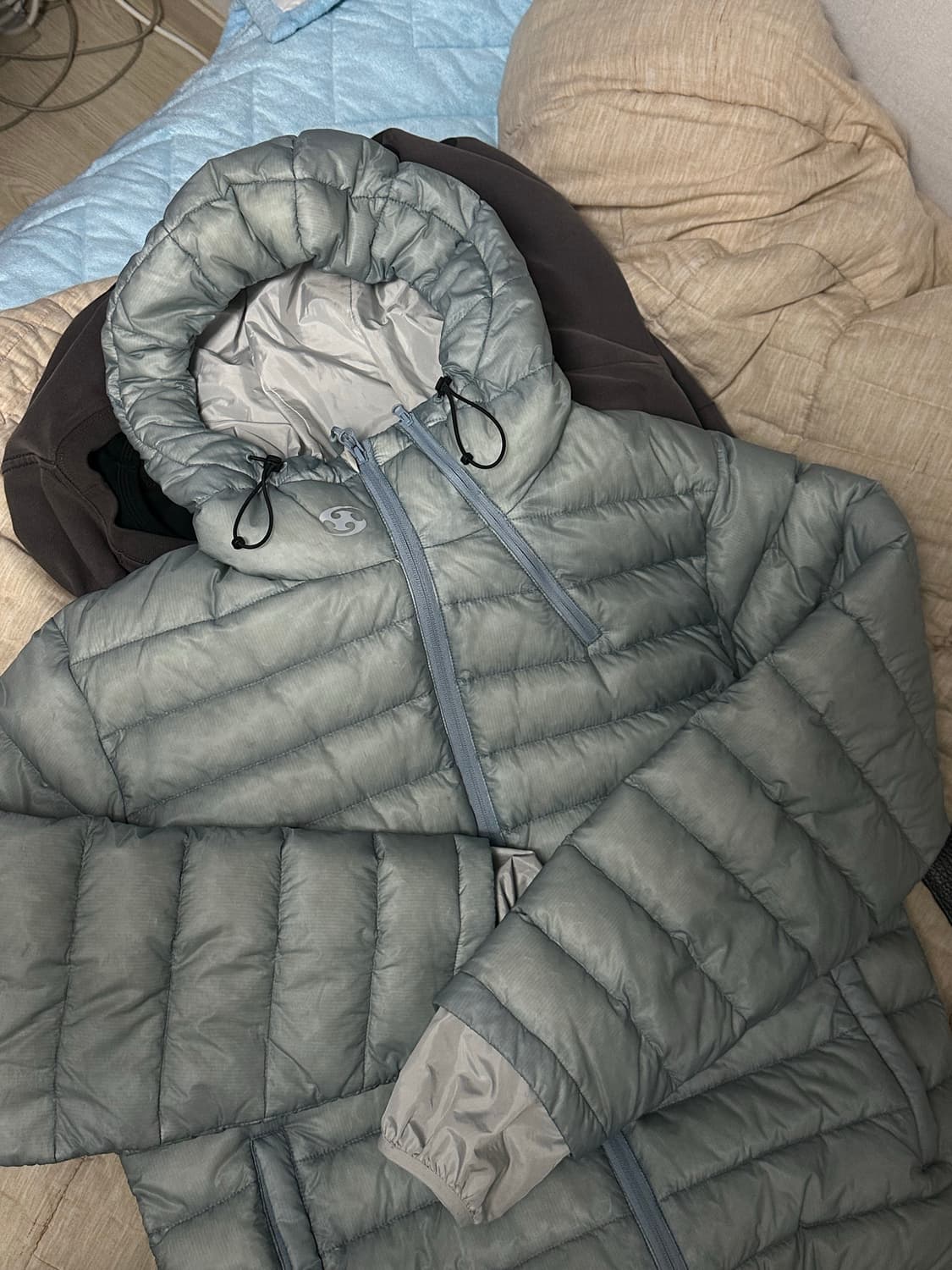 산산기어 서픽스 푸퍼 경량패딩 23fw 3사이즈 스카이블루 상품이미지3