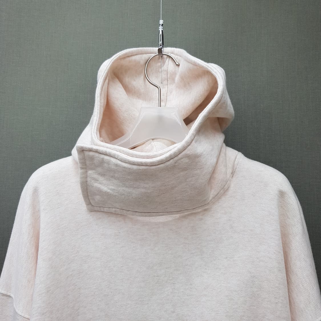 JW앤더슨  플랩 숄더 버튼 디테일 후드 스웻셔츠  M사이즈 상품이미지3