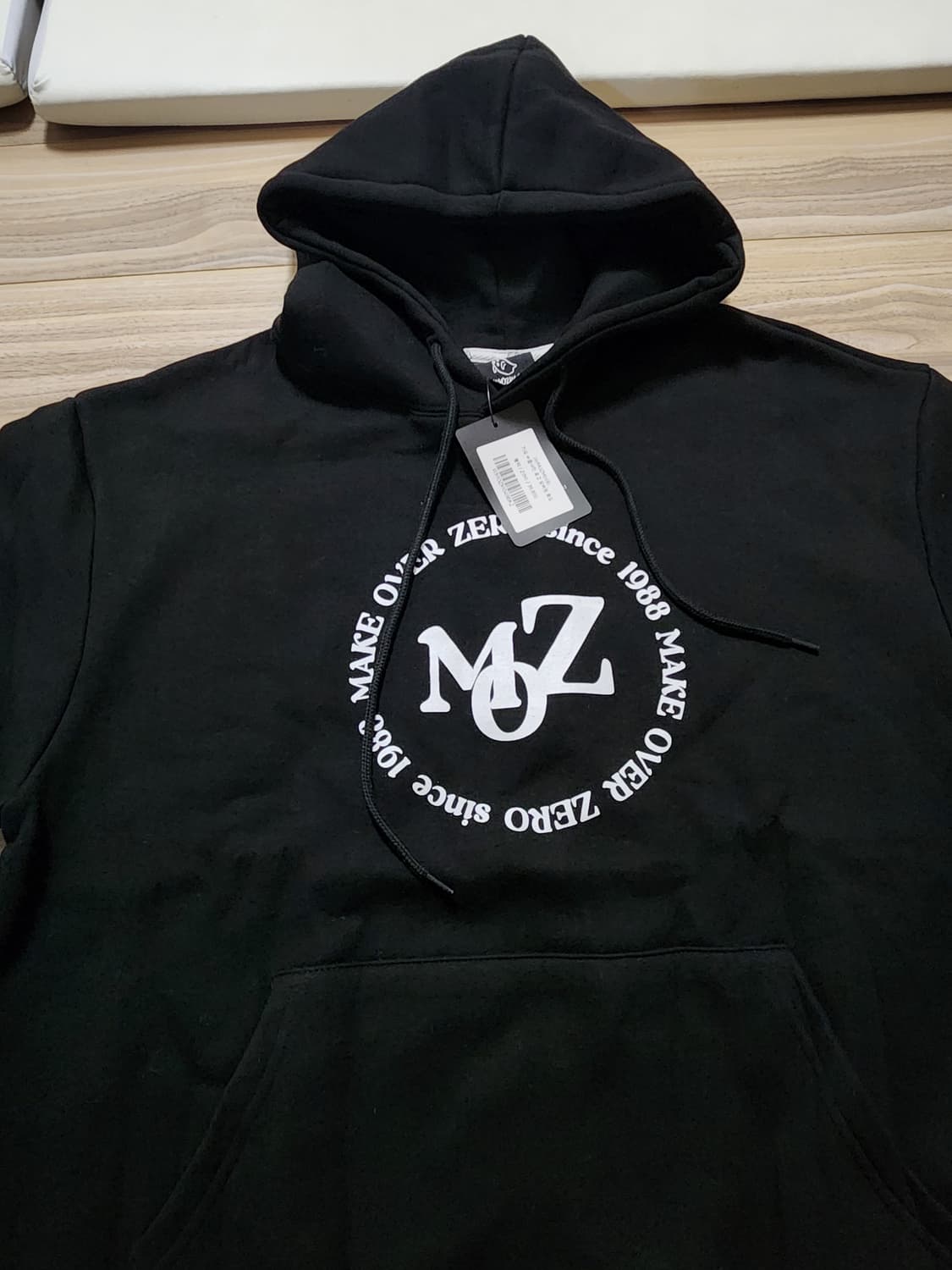 모즈모즈써클샤인로고기모후드티블랙 상품이미지4