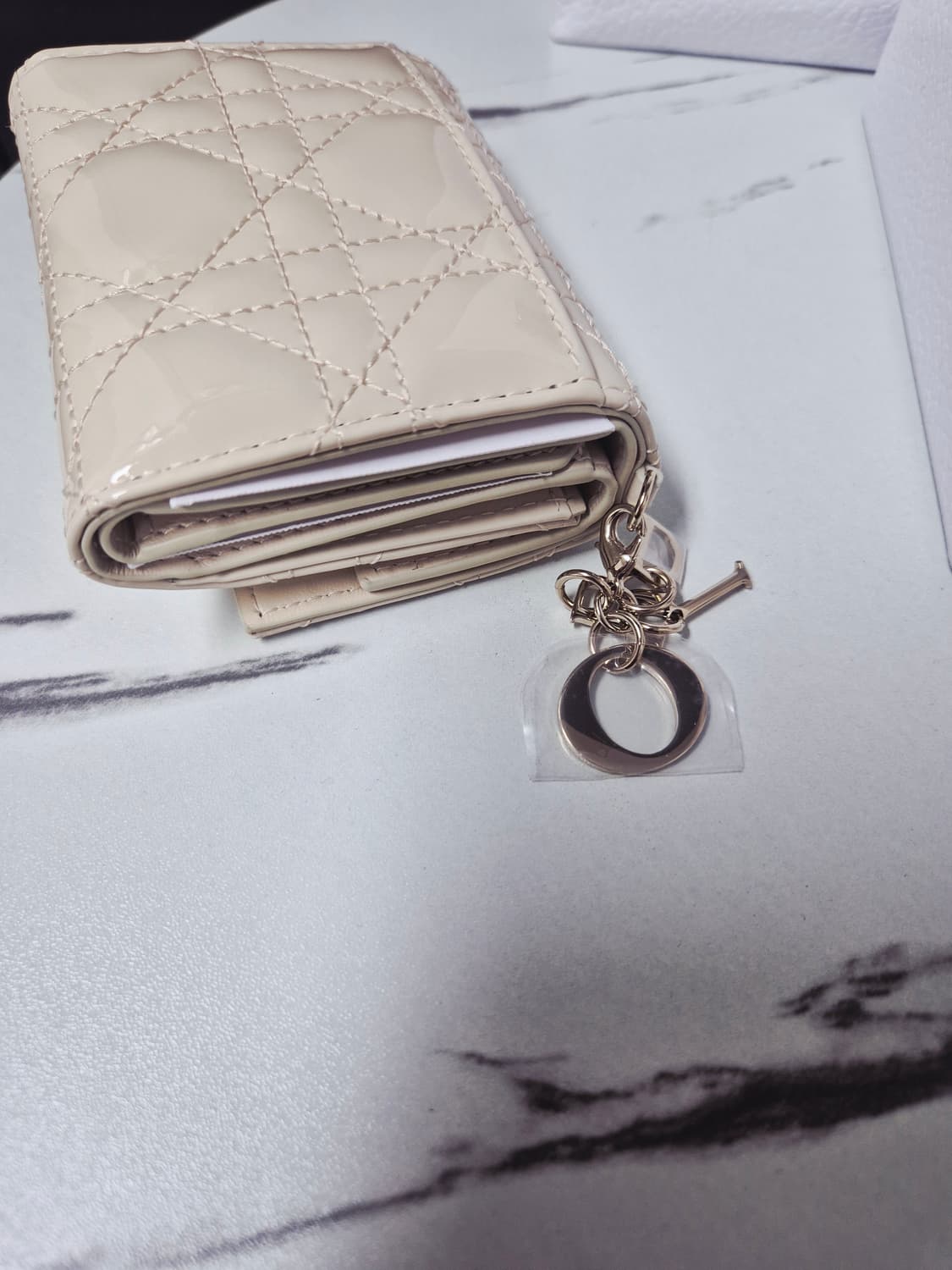 디올 로투스 반지갑 샌드컬러 (새상품) 상품이미지4