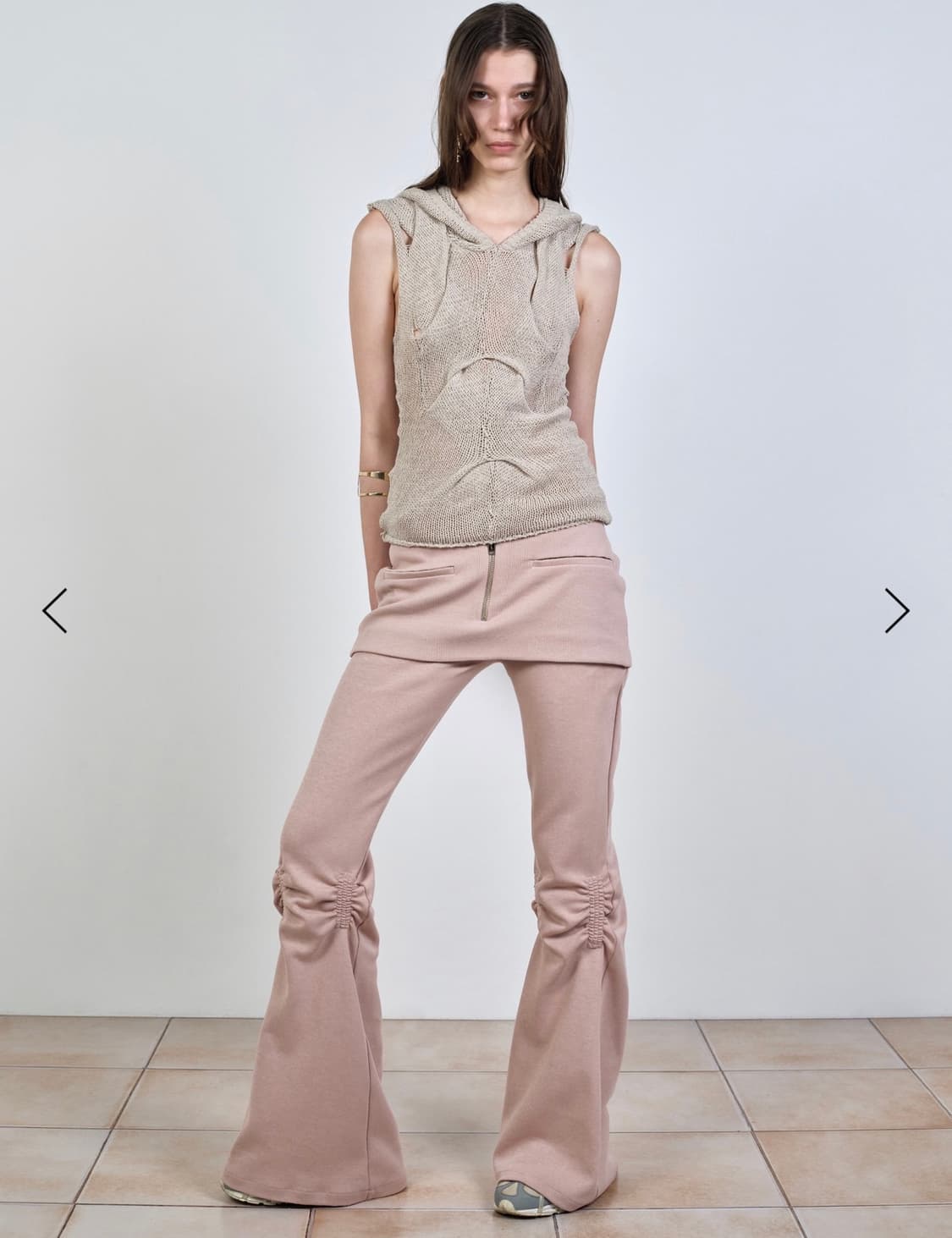 나체 OUT IN KNITTED SLEEVELESS DUSTY BEIGE 상품이미지2