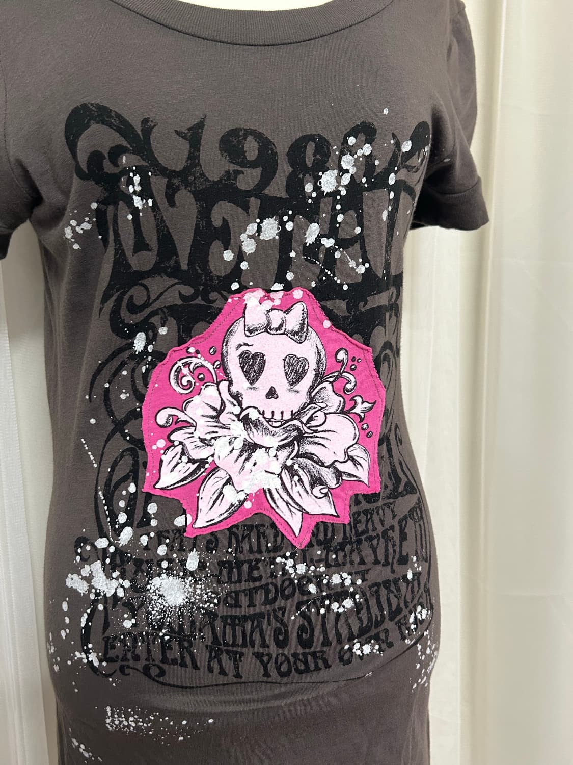 스크랩북 펑크 스컬패턴 뒷트임 반팔 탑 상품이미지2