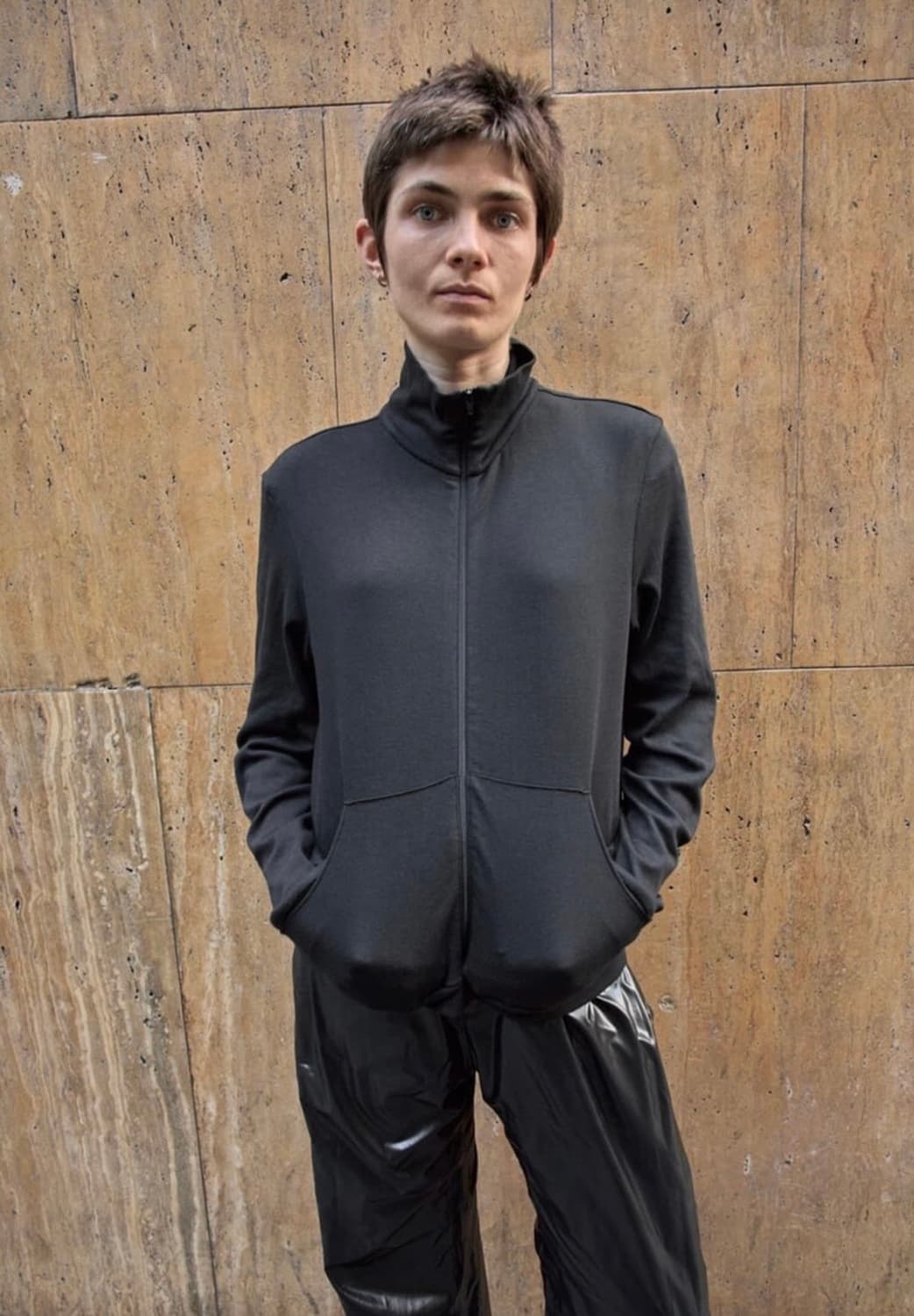 머듈 넥 집업 블랙 상품이미지3