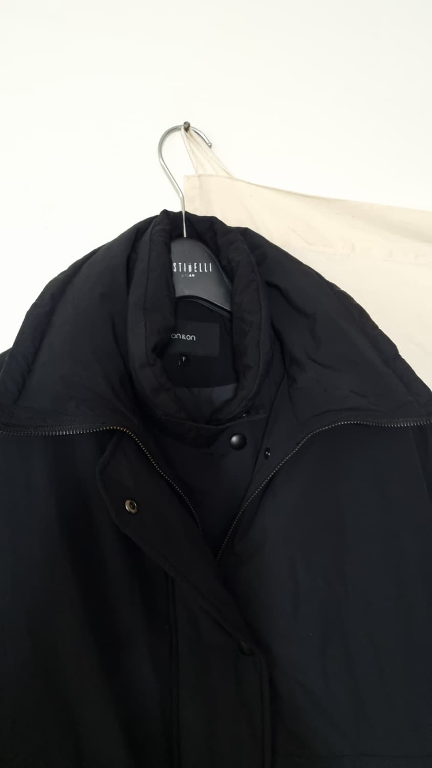 [온앤온] 블랙  A라인 중기장 구스 다운 상품이미지4