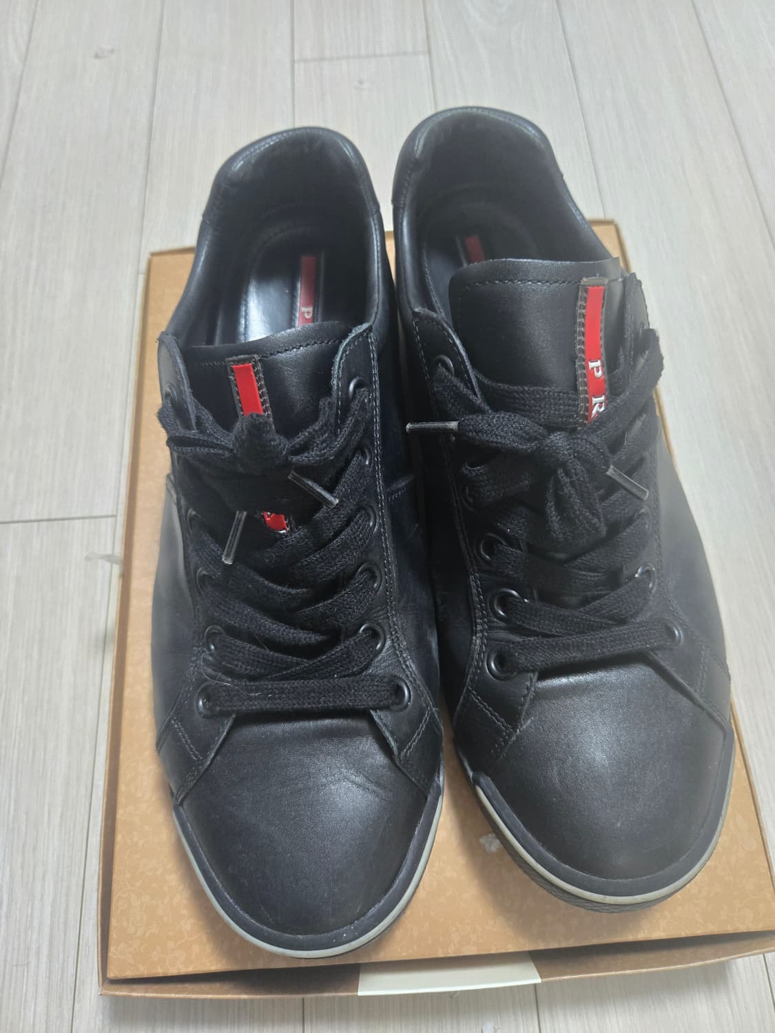 프라다 블랙 가죽 스니커즈 275 상품이미지1