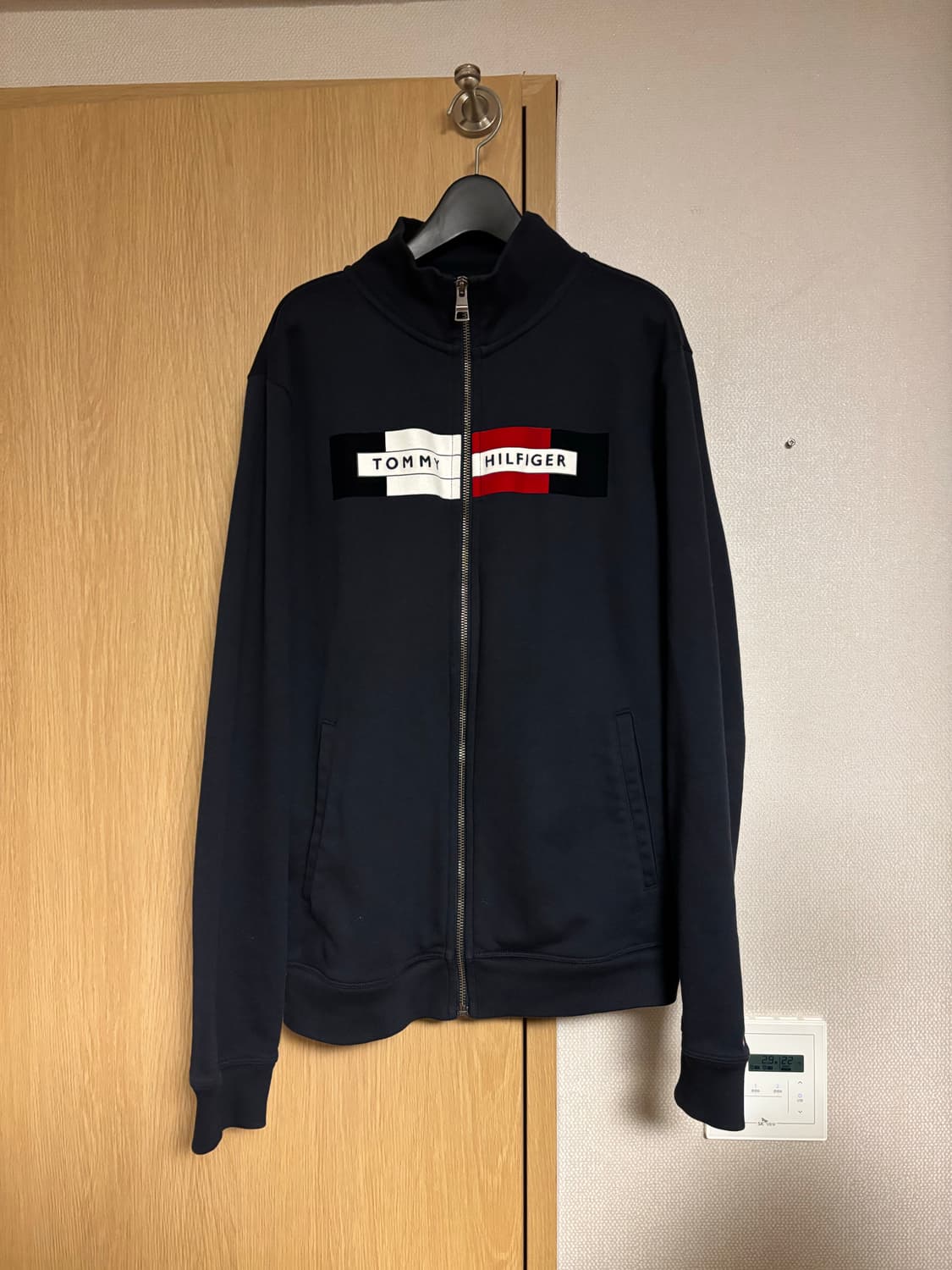 타미힐피거 로고 집업 상품이미지2