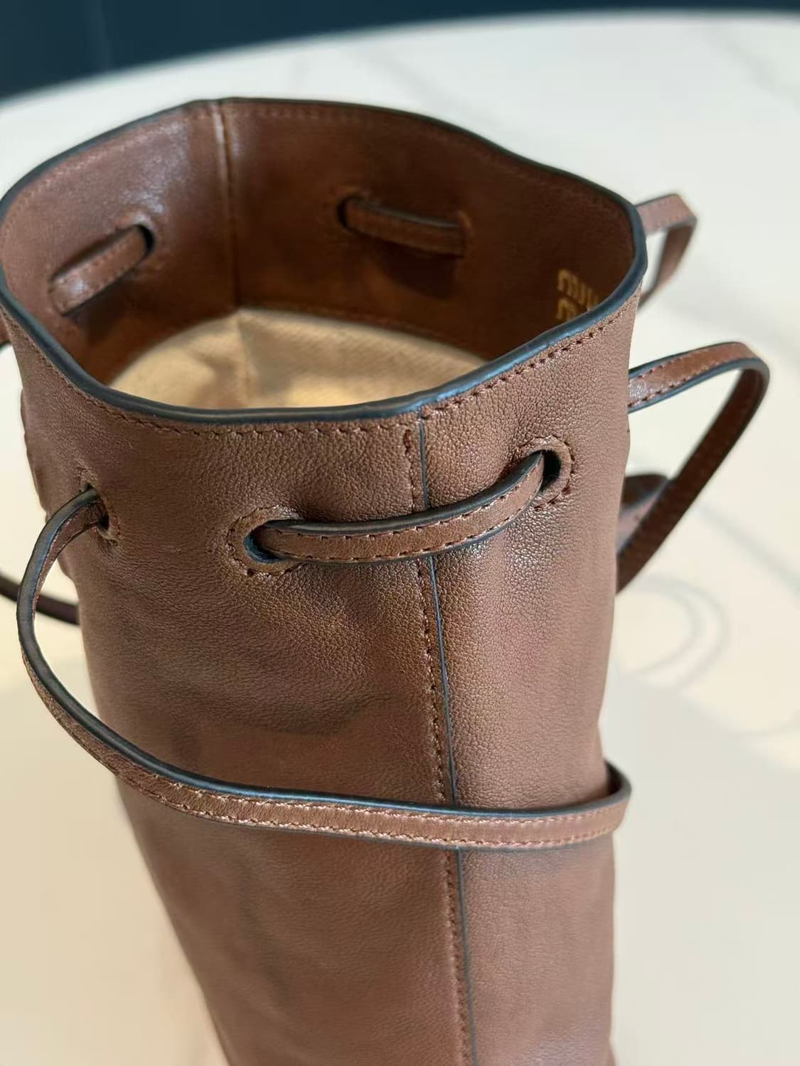 미우 미우 나파 레더 미니백 오크 상품이미지8