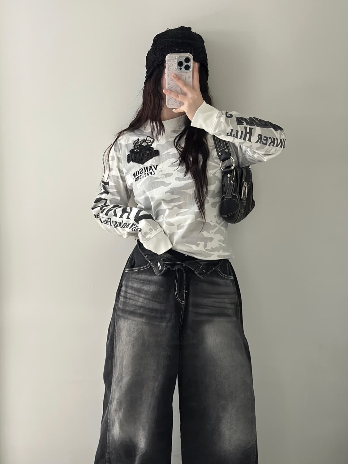 밴슨X루니툰즈 화이트카모 자수 롱슬리브 상품이미지2