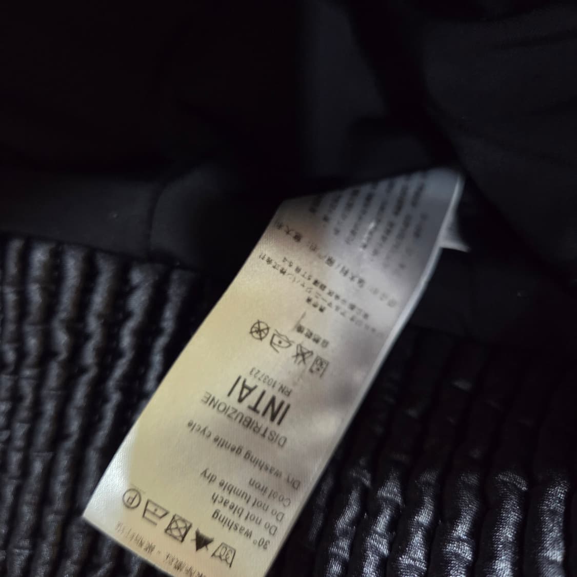 아르마니 블랙 크롭 패딩 봄버 상품이미지9