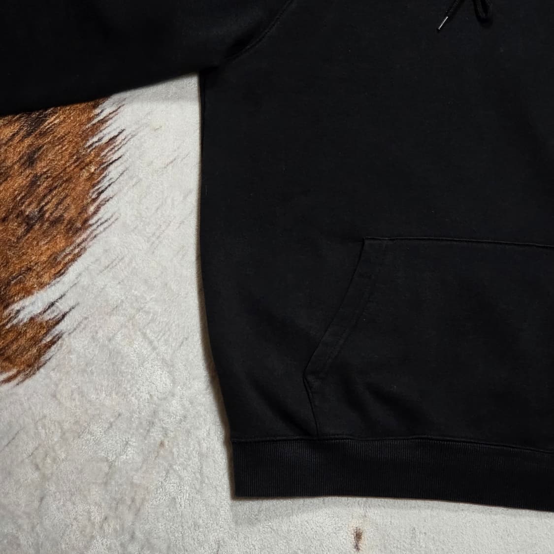 어커버 블랙 후드티 상품이미지6