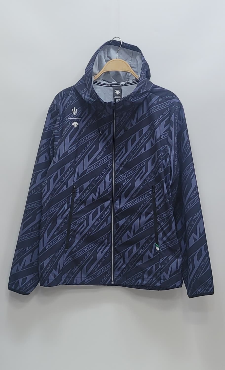 DESCENTE 22년 데상트 X 마세라티MC20 CAMO 후드 바람막이 상품이미지2