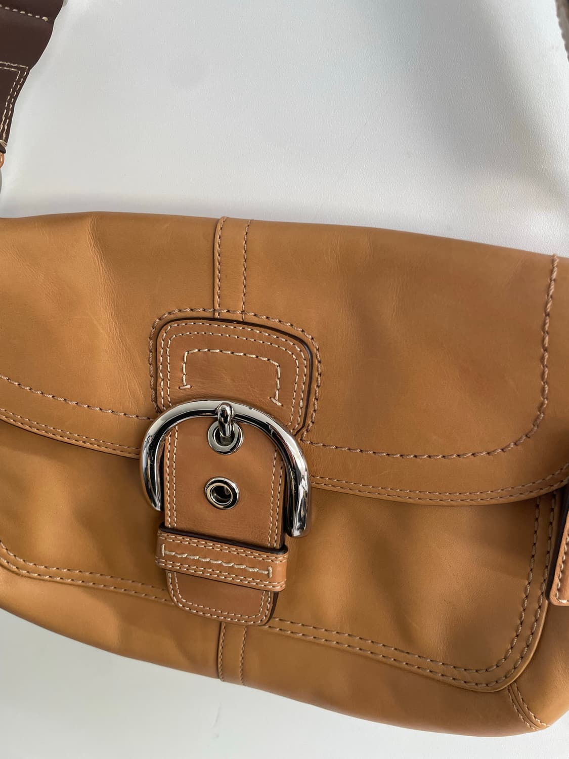 코치 브라운 소호 가죽 숄더백 상품이미지5