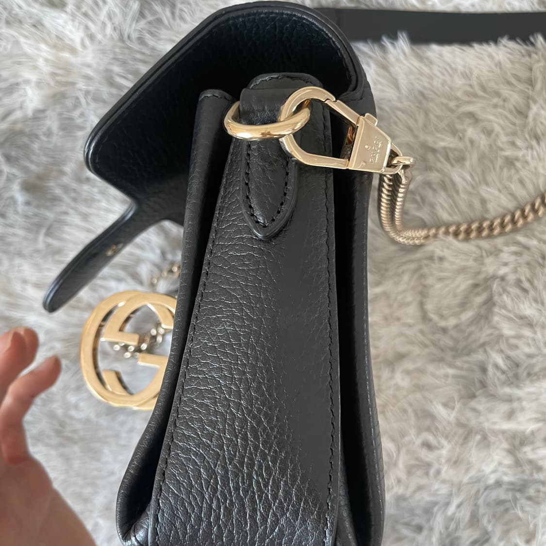 [정품] 구찌 인터로킹 체인 크로스백 상품이미지4