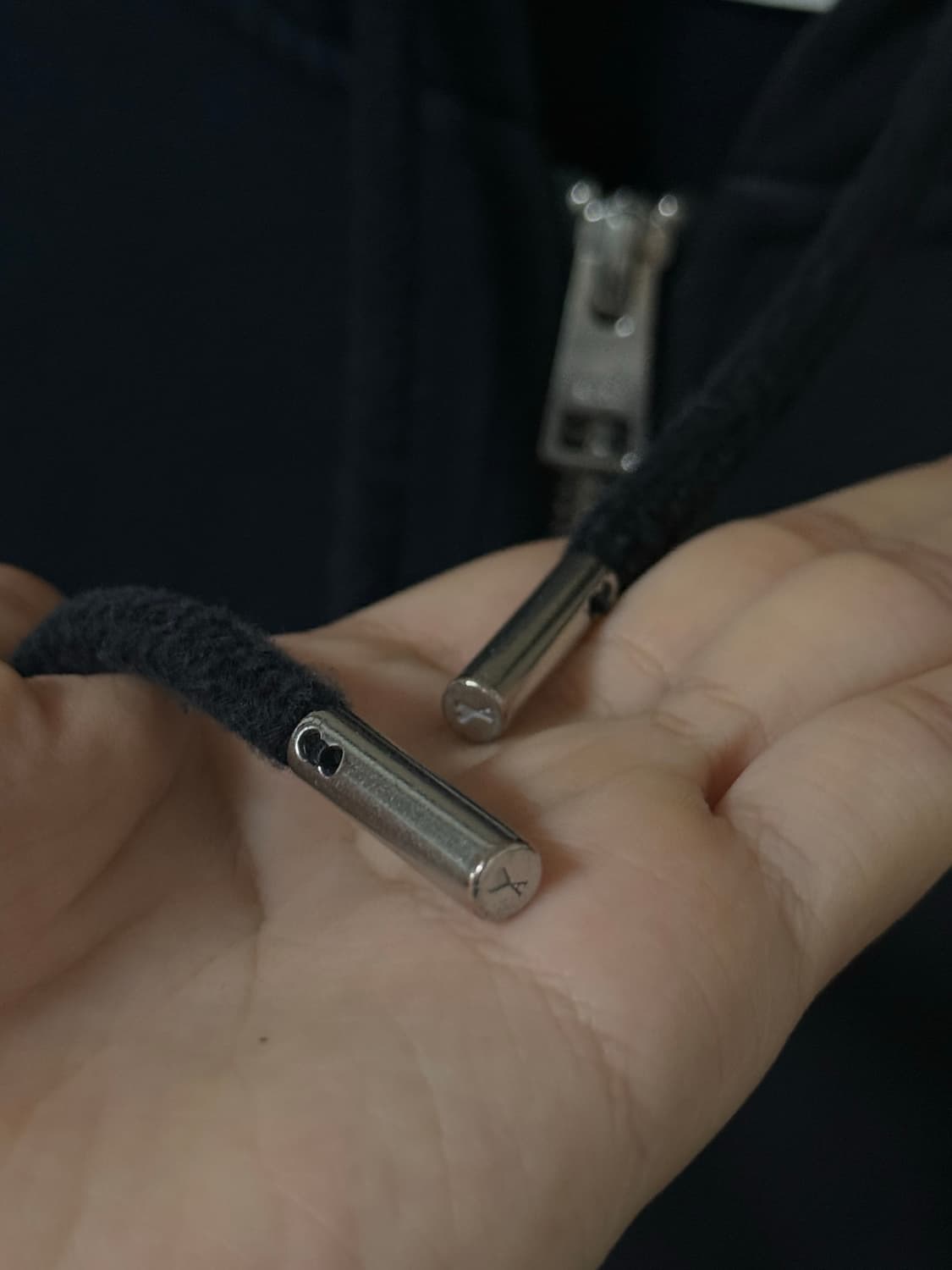 아미 스몰로고 하트 자수 후드집업 블랙 상품이미지5