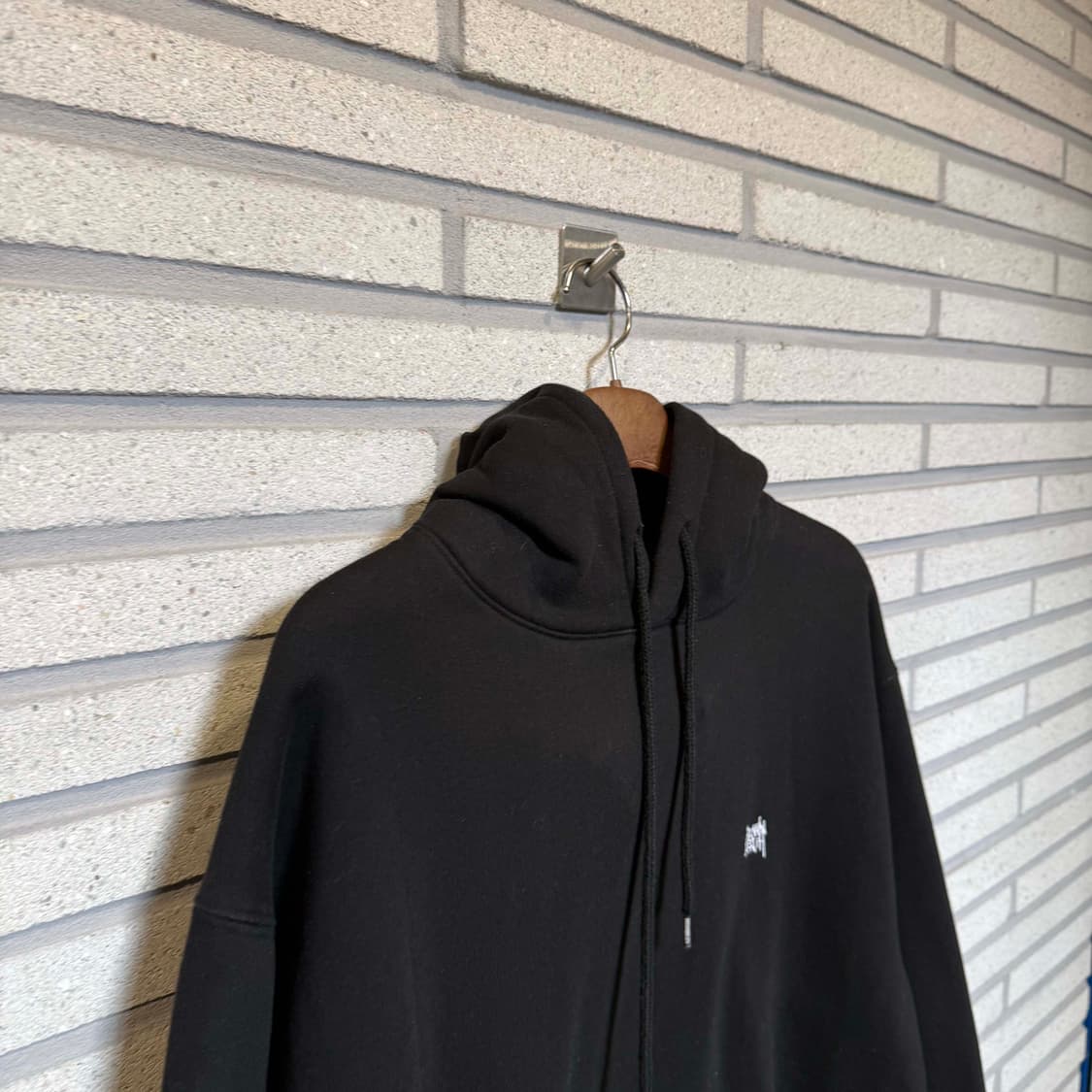 브라운브레스 후면 프린팅 오버핏 후드티 블랙 컬러  상품이미지3