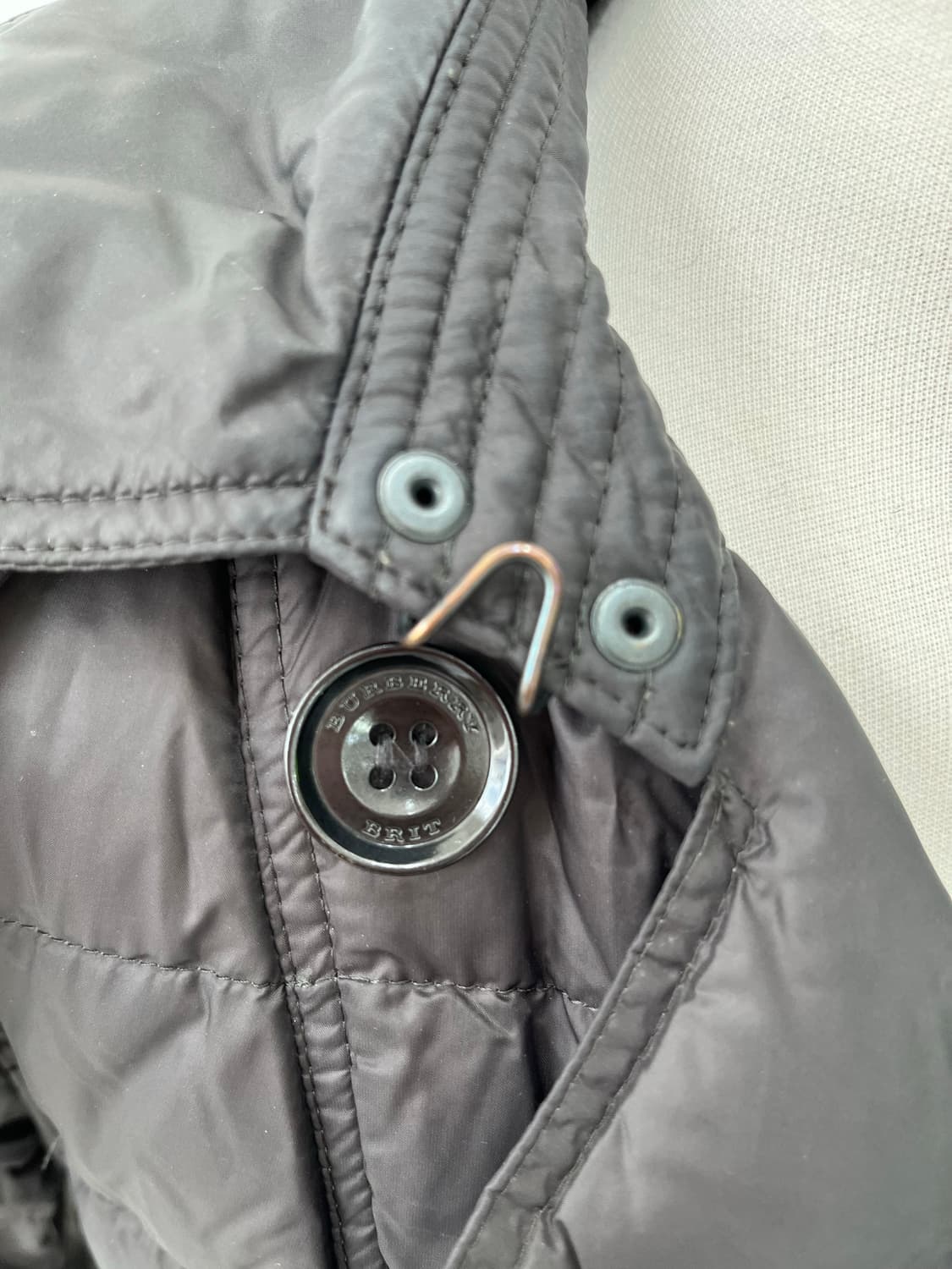 버버리 브릿 여성 패딩 코트 블랙 XS 상품이미지4