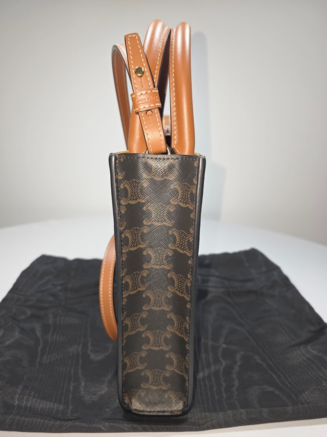 셀린느 버티컬 카바스백 미니 상품이미지4