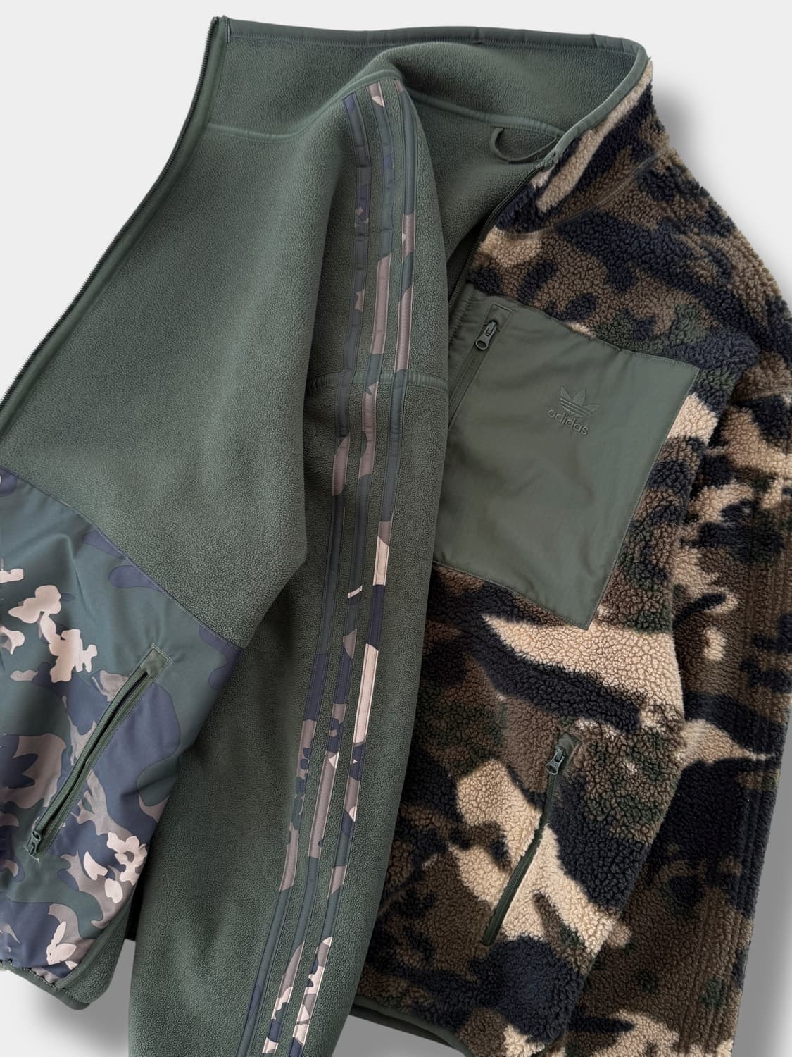 아디다스 오버핏 그래픽 카모 리버서블 양면 플리스 자켓 상품이미지3