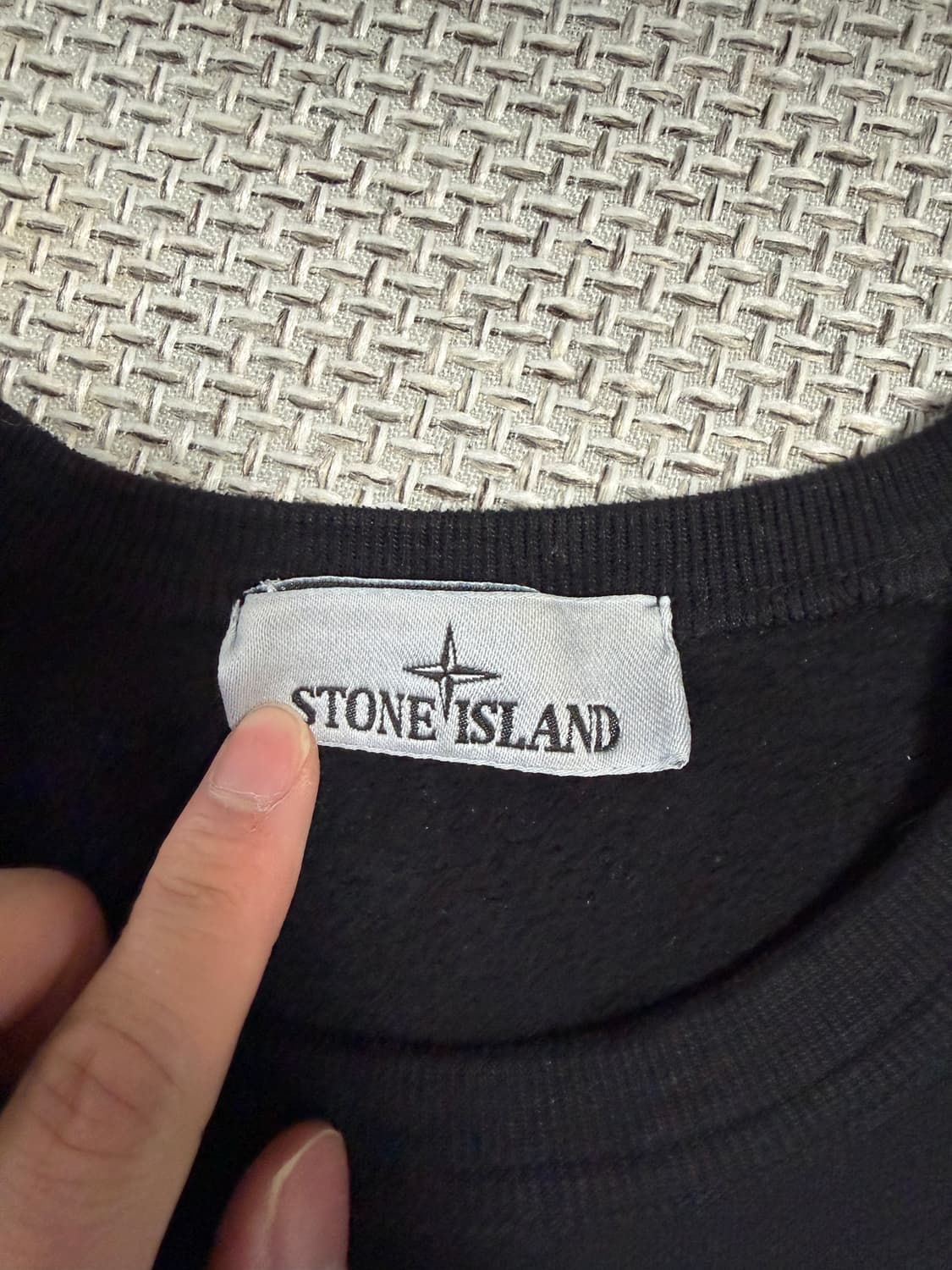 25fw 최신형 스톤아일랜드 맨투맨 블랙 L 상품이미지3