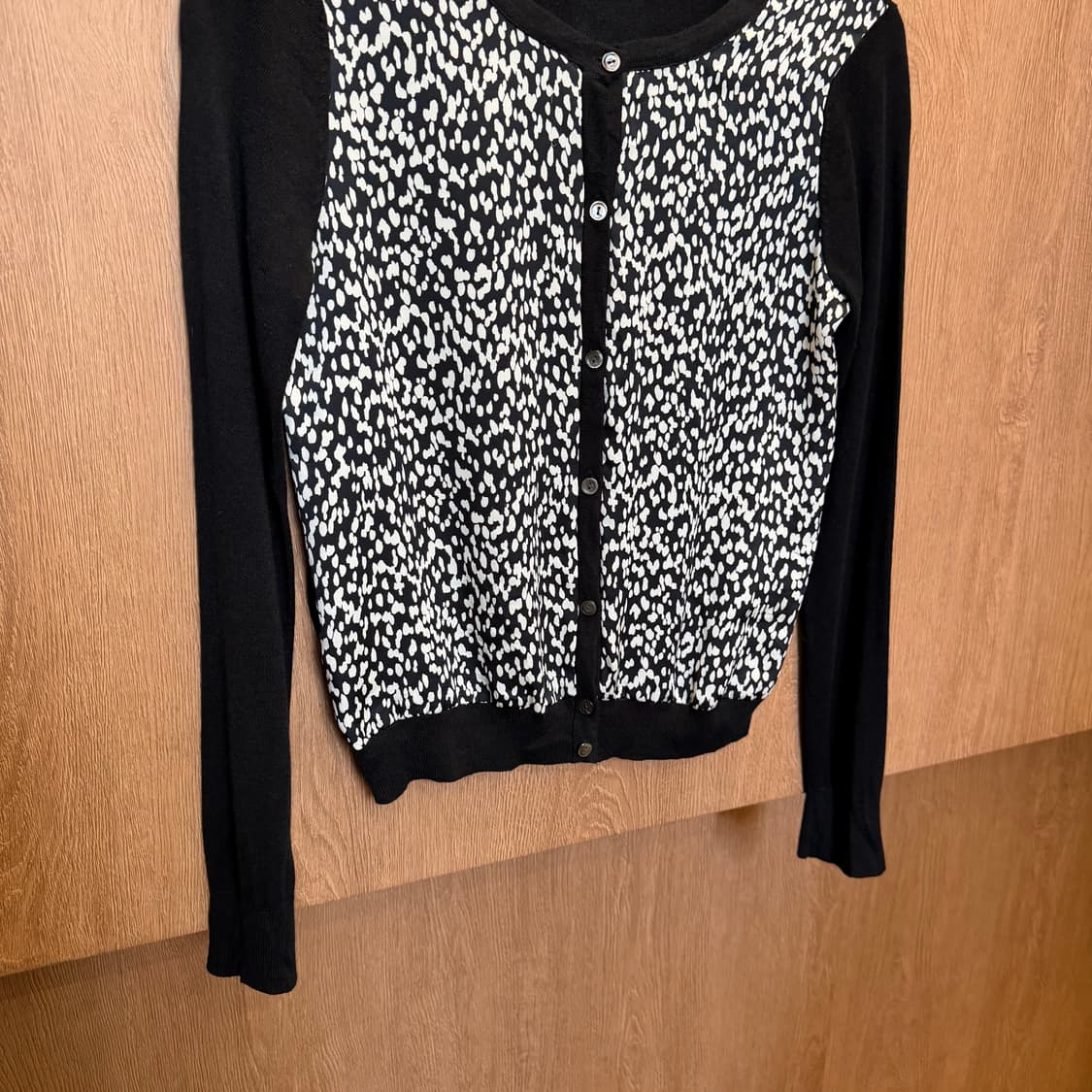 빈티지 롱슬리브 니트 가디건 레오파드 패턴 배색 디테일 블랙 상품이미지4