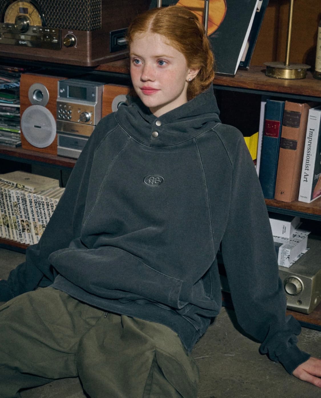 꼼파뇨 CP 피그먼트 스냅 후드티 스모크블랙 상품이미지1