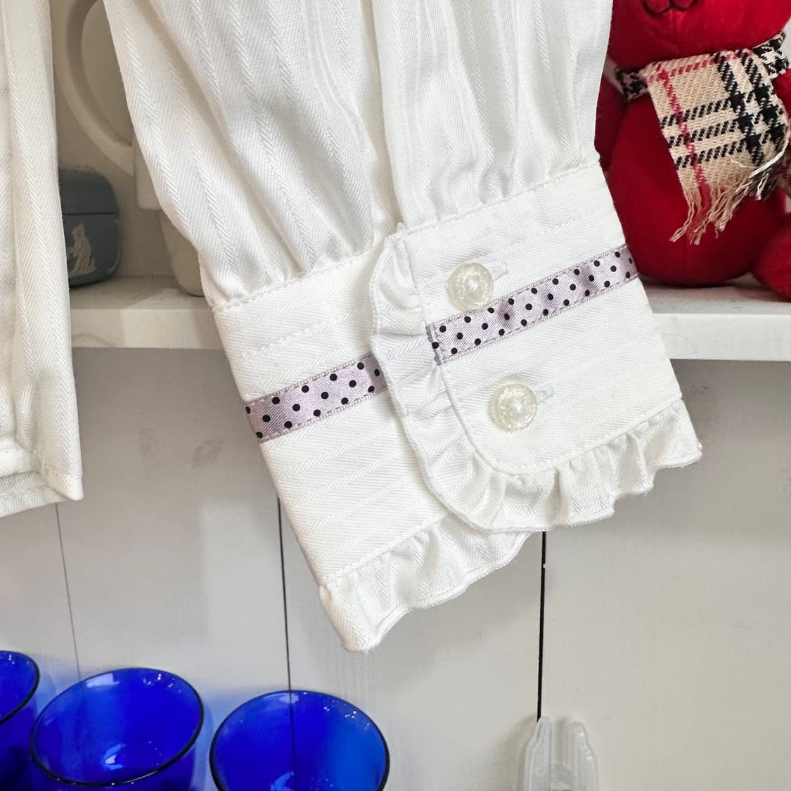 화이트 프릴 장식 블라우스 상품이미지4