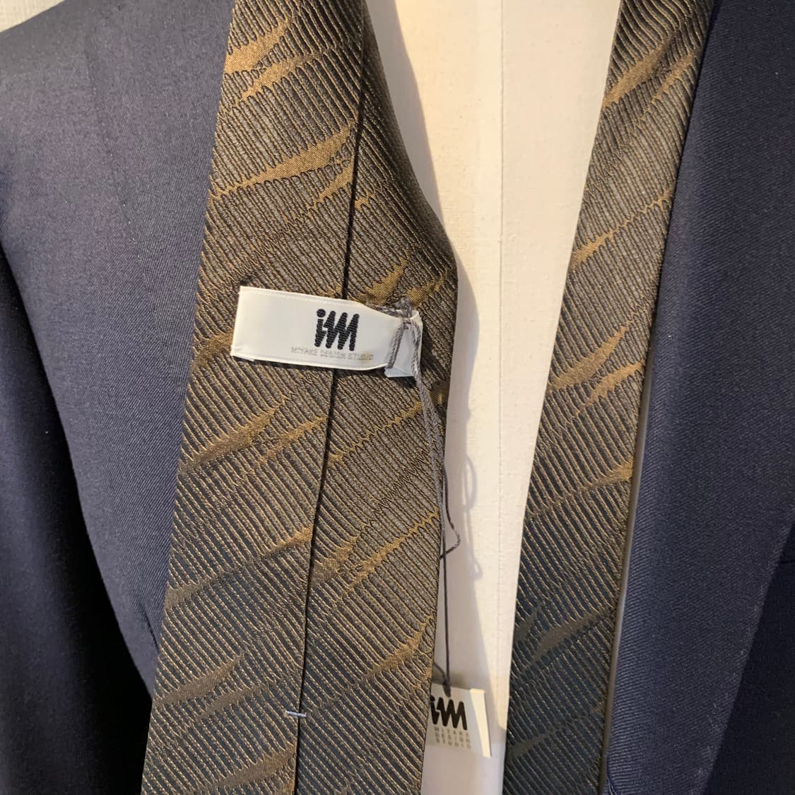 이세이미야케 명품넥타이 100실크 택 달린 상품 클래식룩 A+등급 상품이미지2