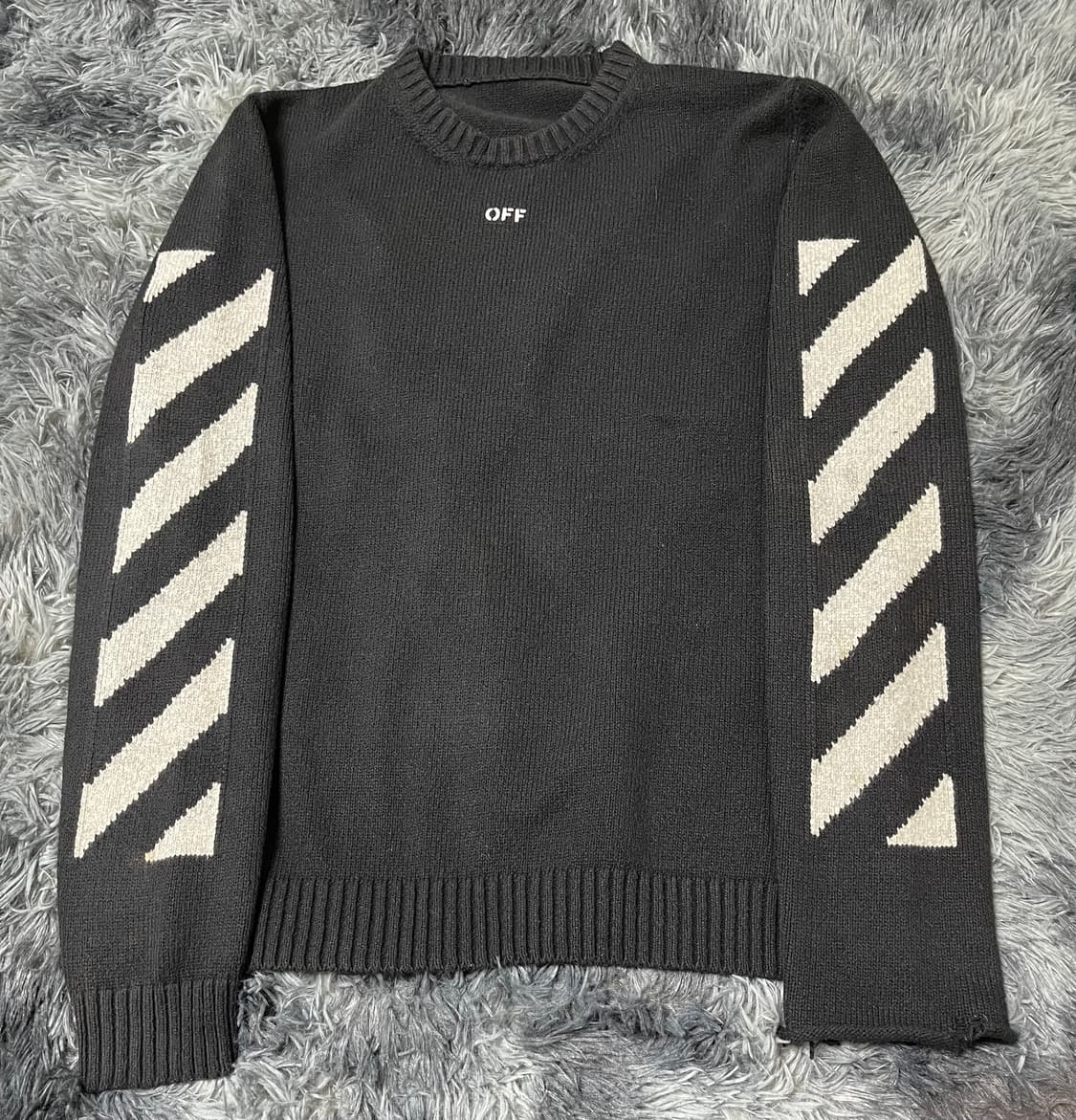 오프화이트 애로우 니트 상품이미지2