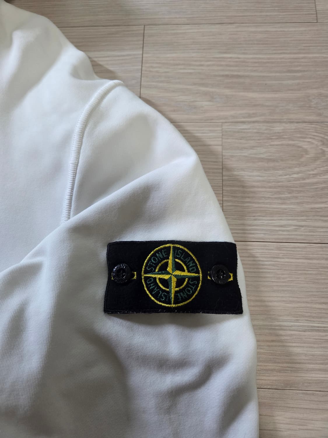 스톤아일랜드 와펜 코튼 플리스 신형 후드티 상품이미지4