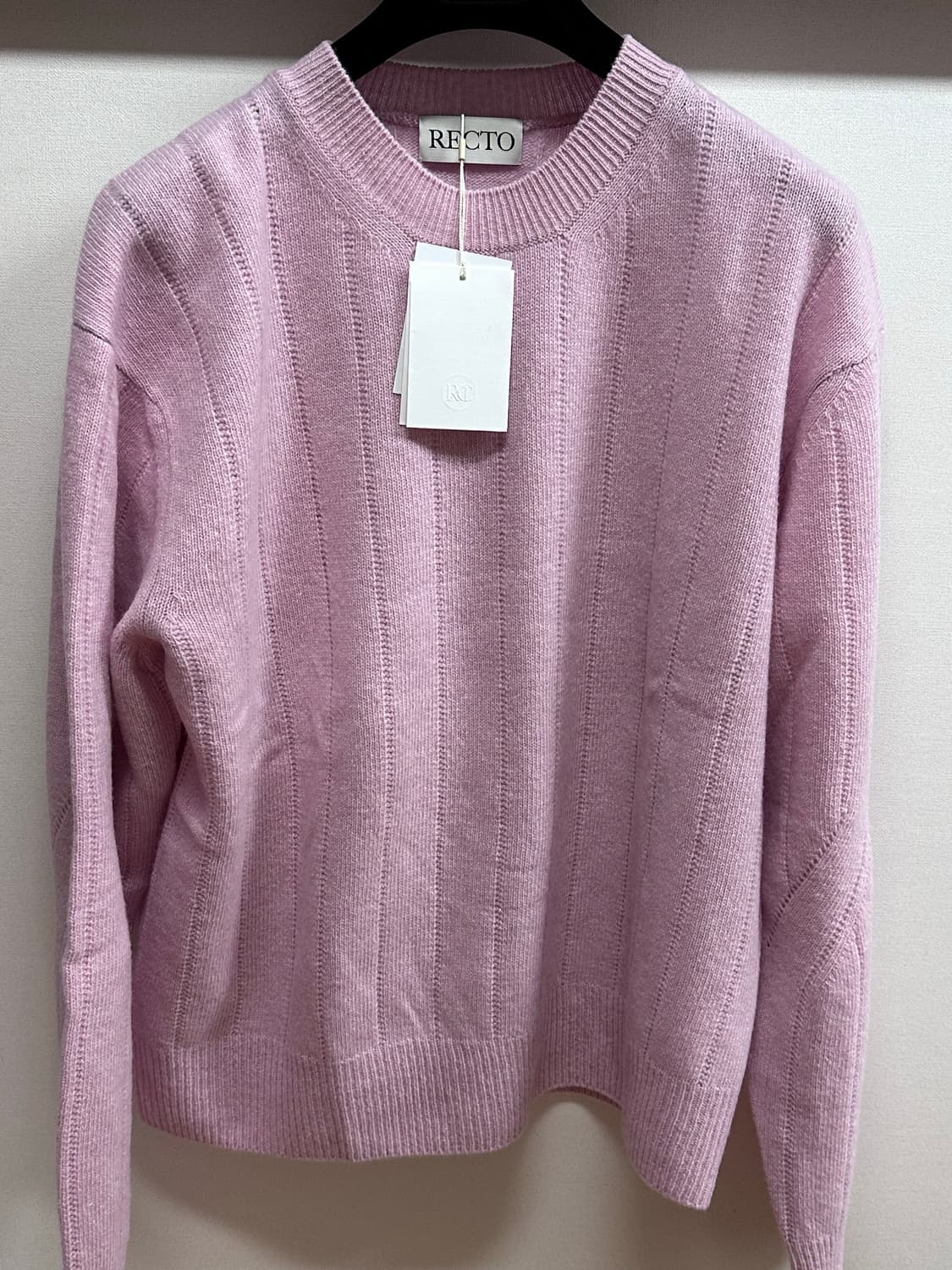 [새상품] 렉토 24FW 러블리 라운드넥 변우석 니트 스웨터 핑크 L 상품이미지4