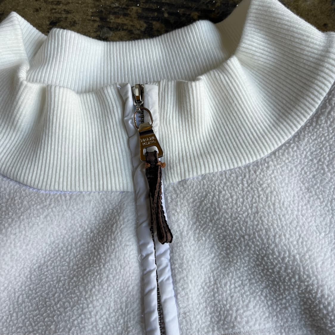 프라다 레드라인 화이트 플리스 자켓 상품이미지3