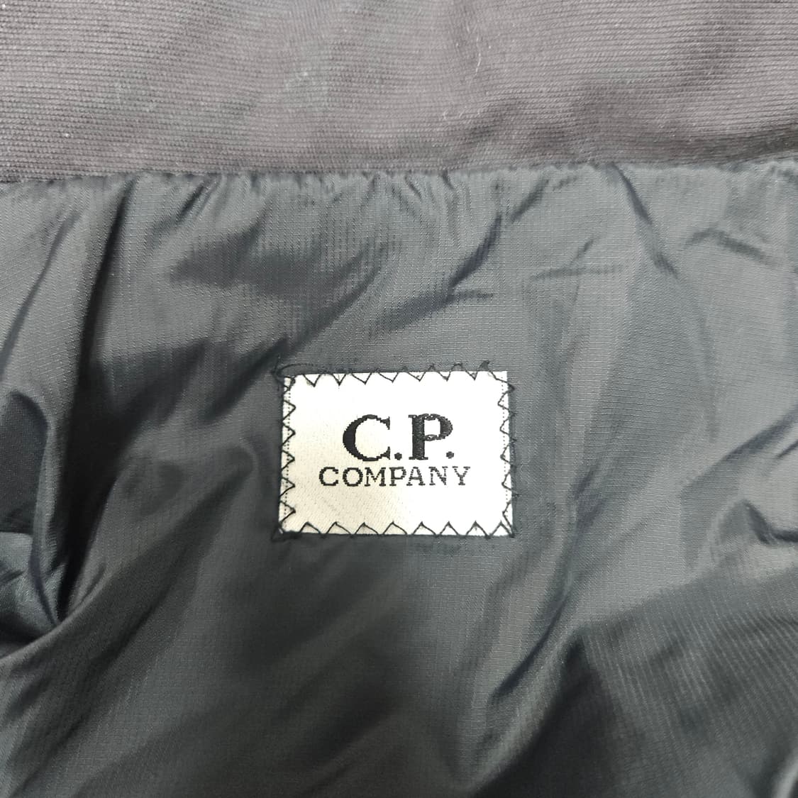 (무료배송) CP컴퍼니 밀레밀리아 고글 패딩 조끼 블랙 XL 상품이미지8