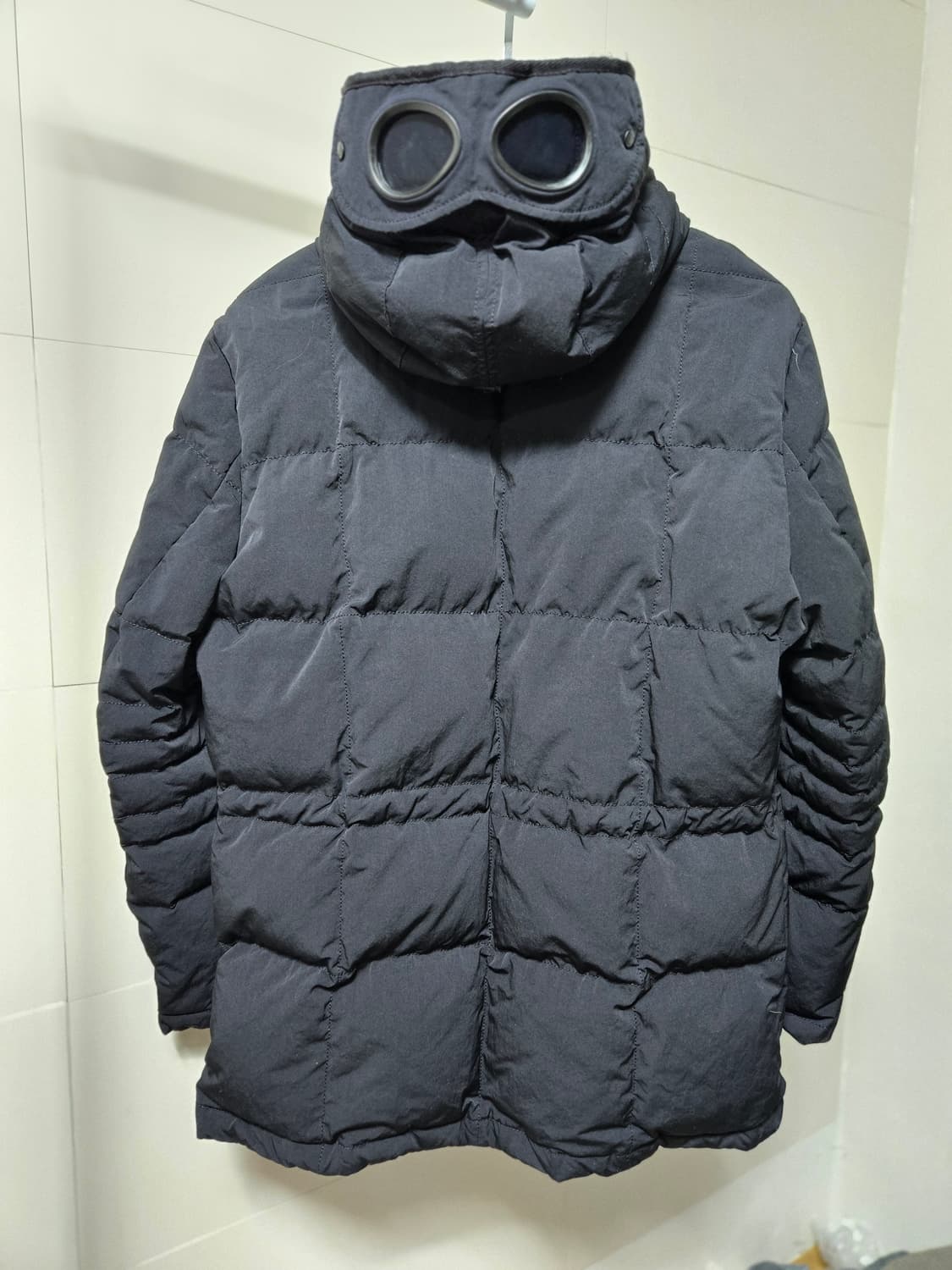 CP 컴퍼니 고글 패딩 블랙 국내 100 상품이미지3