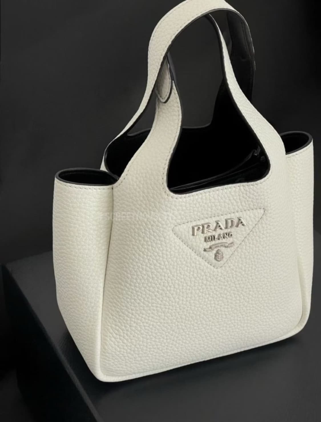 프라다 뷰티 레더 미니 토드백 화이트 풀박스 무료배송 상품이미지3