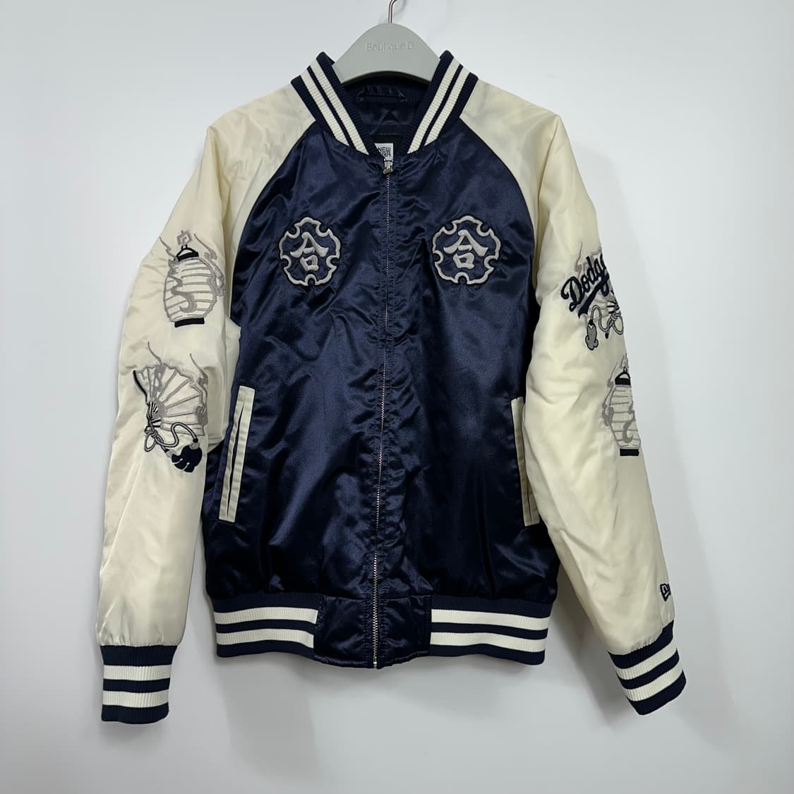 뉴에라 x 하이브리드잉크 콜라보 스카쟌 자켓 상품이미지1