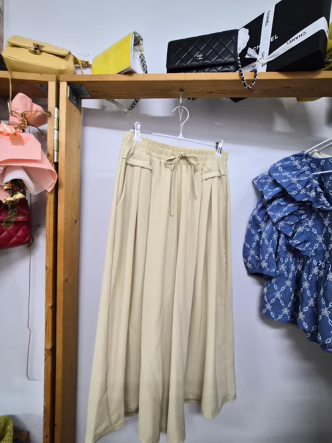 자라 펀칭자수 프릴벌룬 블라우스.난닝구 옐로베이지 와이드팬츠 상품이미지7