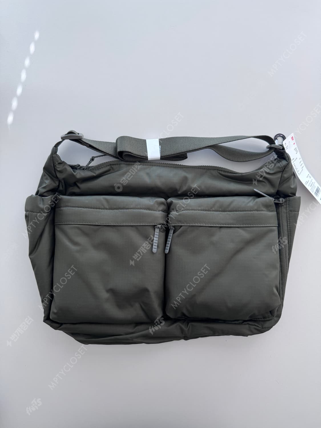 유니클로 멀티포켓 숄더백 카키 상품이미지1