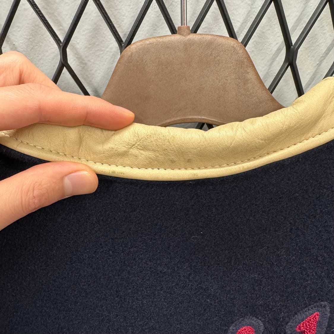 USA VTG 90s 빈티지 레더 바시티 자켓 베이지 네이비 배색 상품이미지8