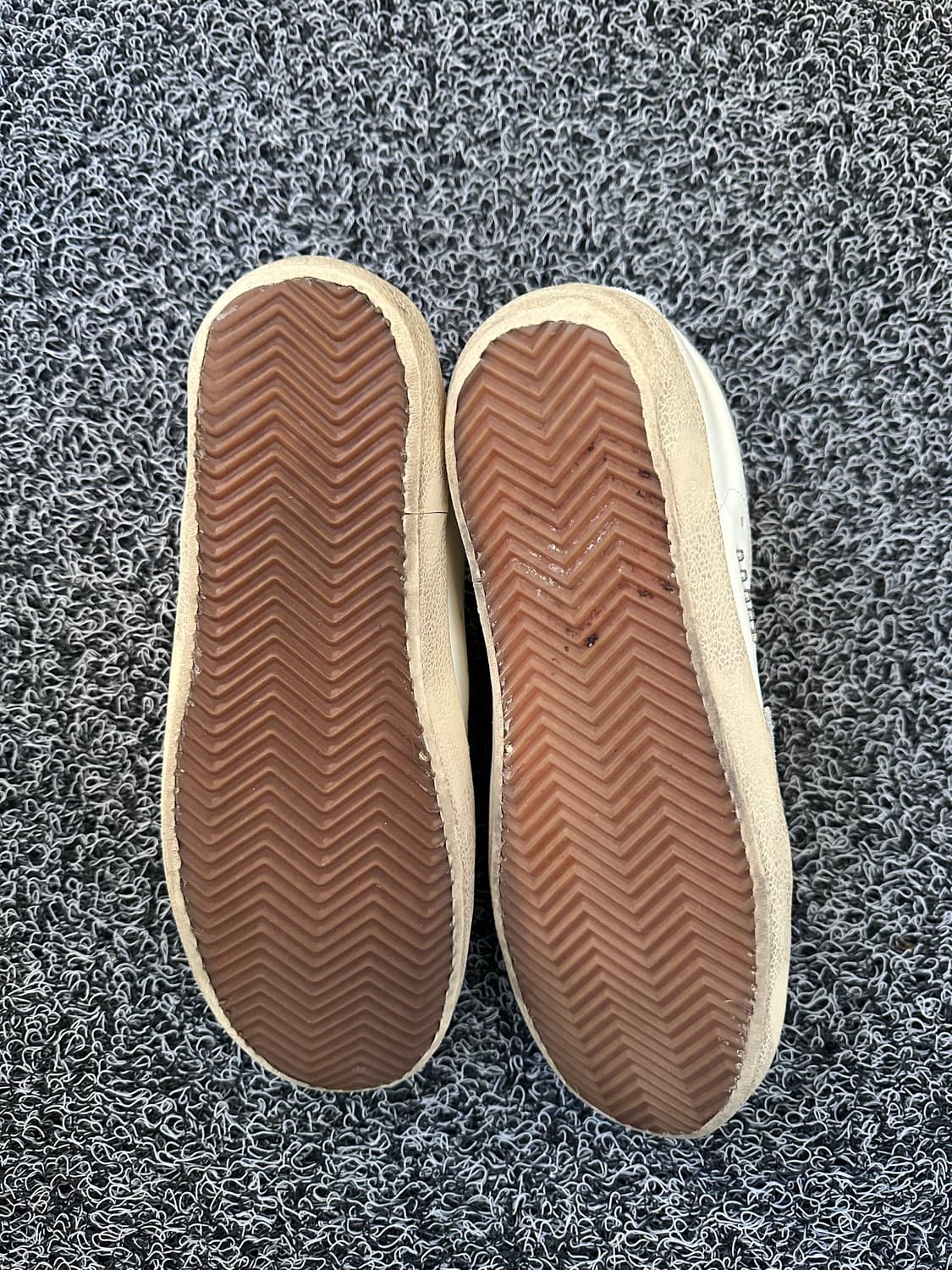 골든구스 슈퍼스타 스니커즈 상품이미지4