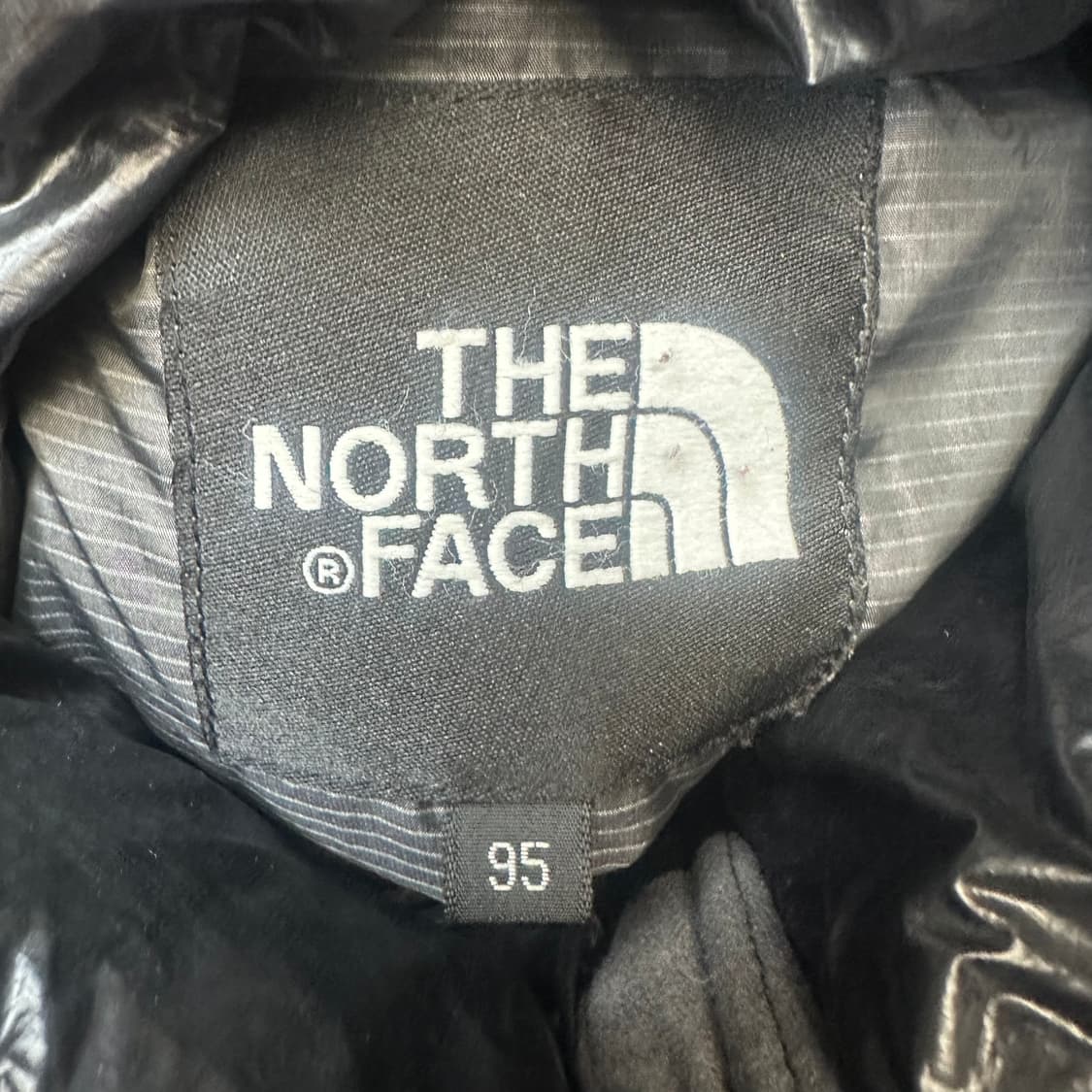 노스페이스 700 블랙유광숏패딩 95 상품이미지3