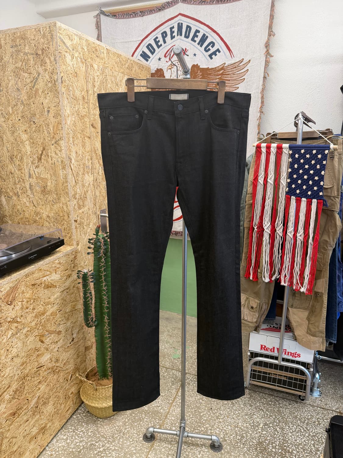 유니클로 블랙 셀비지 데님팬츠 상품이미지2