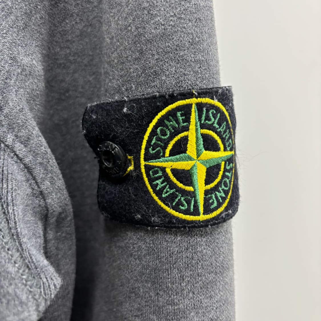 [M]스톤아일랜드 와펜패치 후드집업 상품이미지2