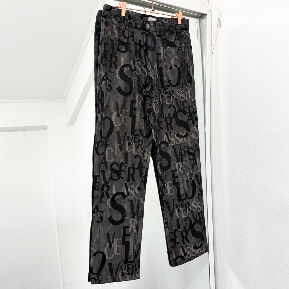 베르사체 클래식 멀티로고 데님 팬츠 상품이미지4