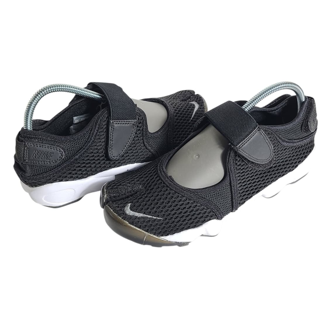 260) NIKE 나이키 에어리프트 타비슈즈 검/흰 상품이미지1