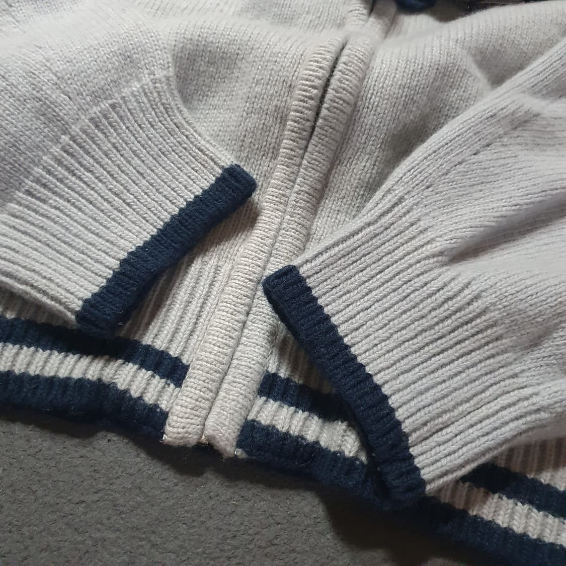 틸아이다이 와이드 카라 울 니트 집업 베이지 상품이미지5