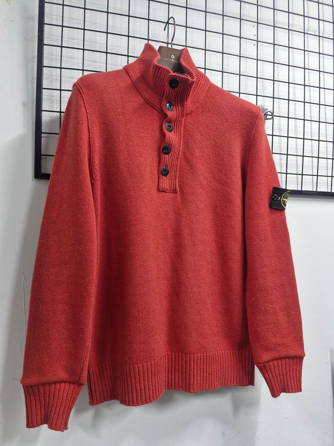 95M 스톤아일랜드 하이넥 반집업 버튼 울 니트. 상품이미지2