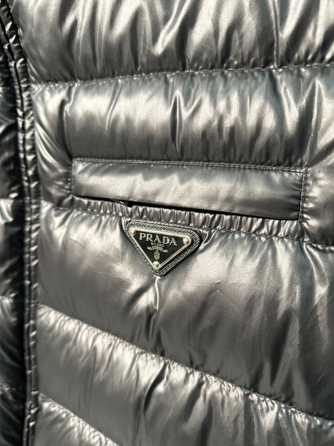 (54) 프라다 리나일론 삼각로고 패딩조끼 상품이미지3