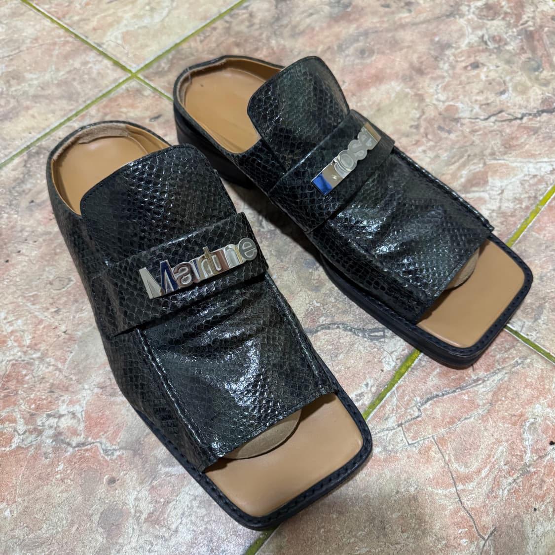 마틴로즈 뱀피 슬라이드 상품이미지1