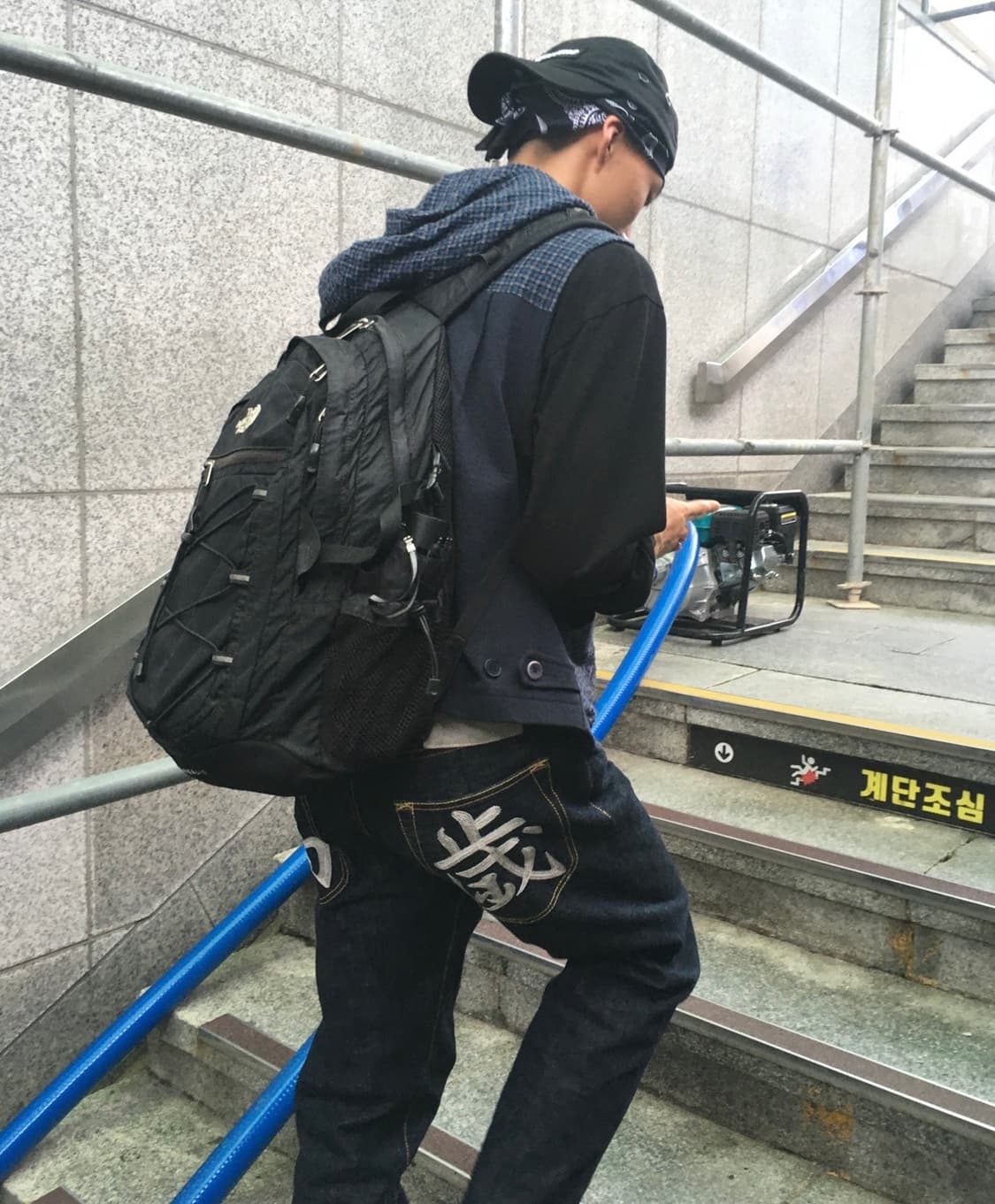 32)KAMURAL 후면 자수 셀비지 데님 팸츠 상품이미지1